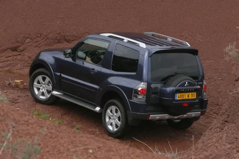Mitsubishi Pajero 2006 front view