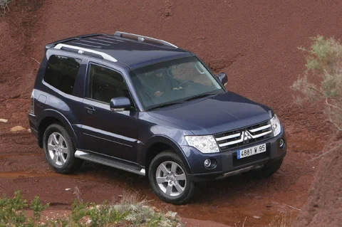 Mitsubishi Pajero SWB 3.2 DiD Intense 2009 view 2
