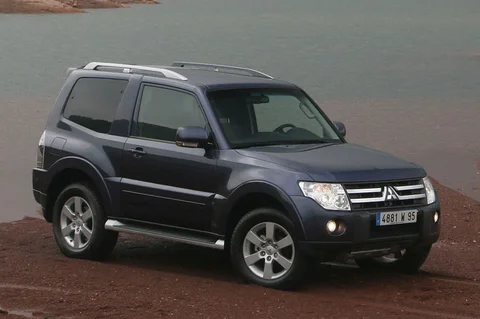 Mitsubishi Pajero SWB 3.2 DiD Intense 2009 view 4