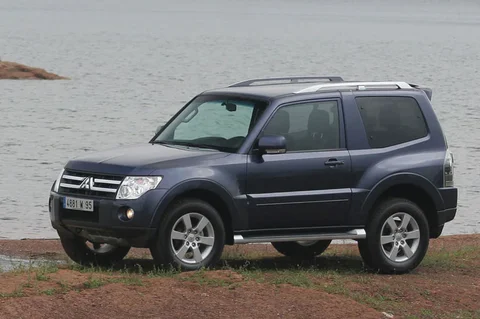 Mitsubishi Pajero SWB 3.2 DiD Intense 2009 view 5