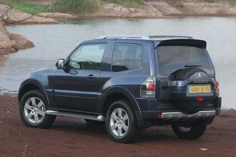 Mitsubishi Pajero SWB 3.2 DiD Intense 2009 view 6