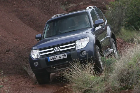 Mitsubishi Pajero SWB 3.2 DiD Intense 2009 view 8