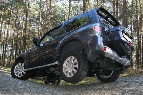 Mitsubishi Pajero SWB 3.2 DiD Intense 2009 view 9