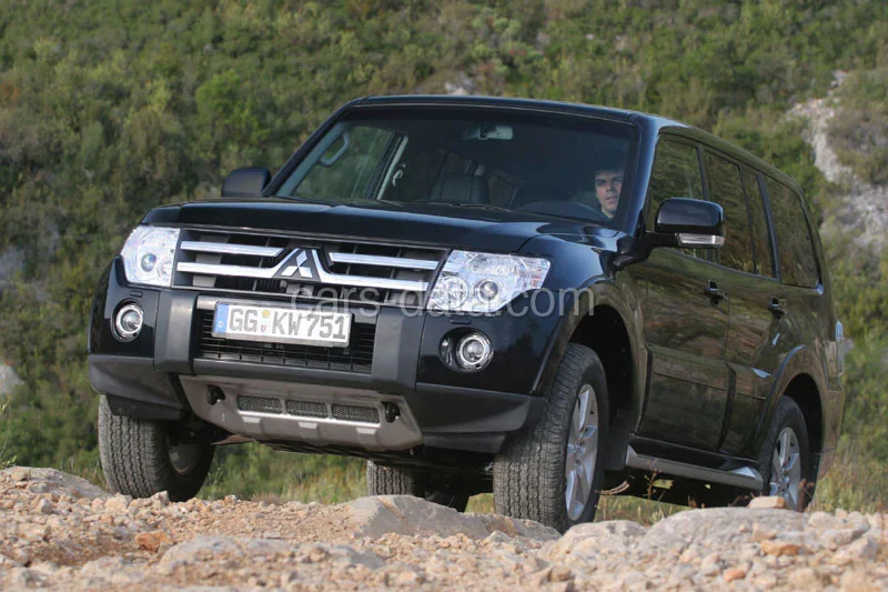 Mitsubishi Pajero LWB 3.2 DiD Intense 2006 front view