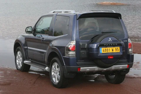 Mitsubishi Pajero SWB 3.2 DiD Intense 2009 view 10