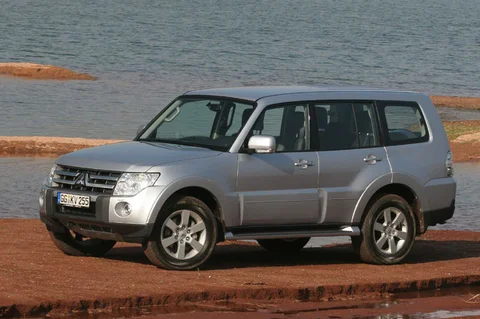 Mitsubishi Pajero LWB 3.2 DiD Intense 2006 view 3