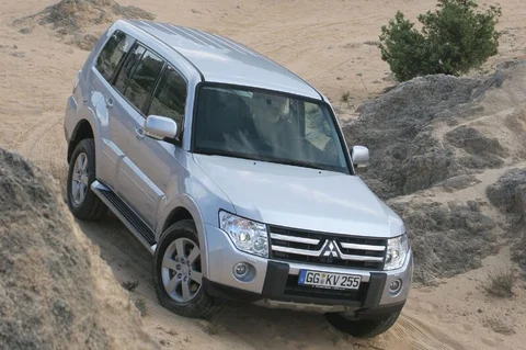 Mitsubishi Pajero LWB 3.2 DiD Intense 2006 view 4