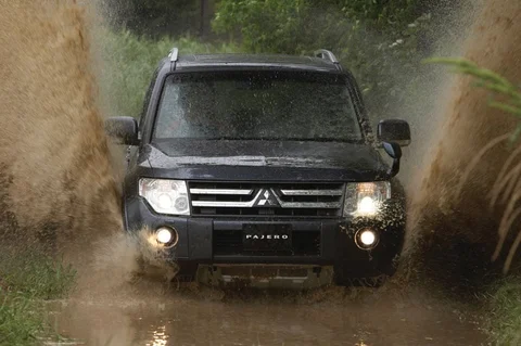 Mitsubishi Pajero LWB 3.2 DiD Intense 2006 view 6
