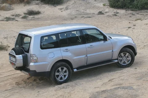 Mitsubishi Pajero LWB 3.2 DiD Intense 2006 view 11