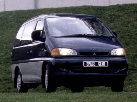 Mitsubishi Space Gear 1995 front view