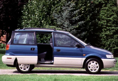 Mitsubishi Space Runner 1.8 GLXi 1991 view 4