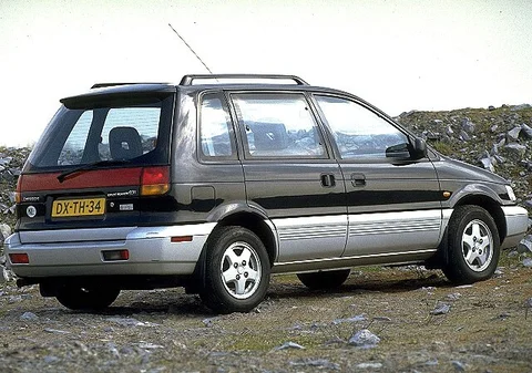 Mitsubishi Space Runner 1.8 GLXi 1991 view 2