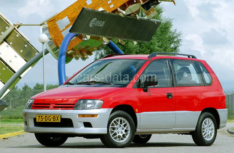 Mitsubishi Space Runner 2.4 GLSi 1999 front view