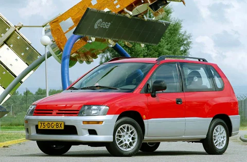 Mitsubishi Space Runner 2.4 GLSi 1999 view 1