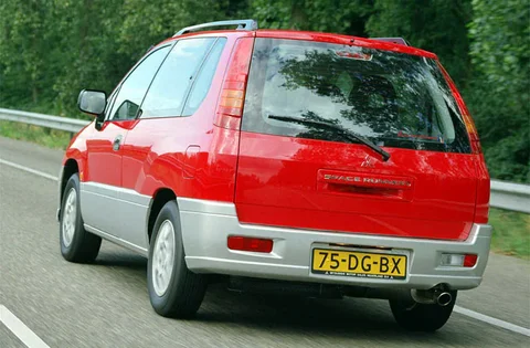 Mitsubishi Space Runner 2.4 GLSi 1999 view 2