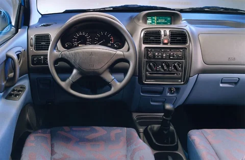 Mitsubishi Space Star 1.3 GL 1998 view 3