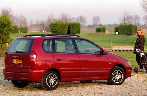 Mitsubishi Space Star 1.3 Avance 2000 view 3