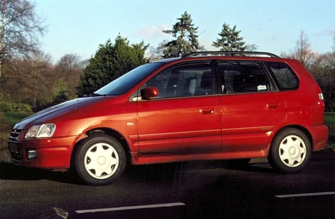 Mitsubishi Space Star 1.3 Avance 2000 view 2