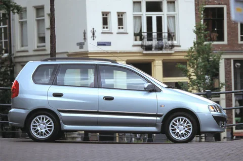 Mitsubishi Space Star 1.3 Shogun 2003 view 2