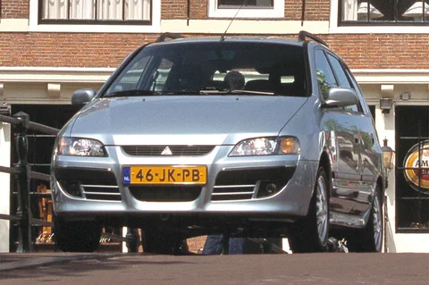 Mitsubishi Space Star 1.3 Shogun 2003 view 3