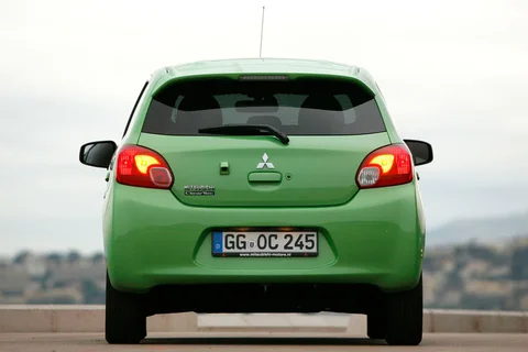 Mitsubishi Space Star 1.0 Entry 2013 view 4