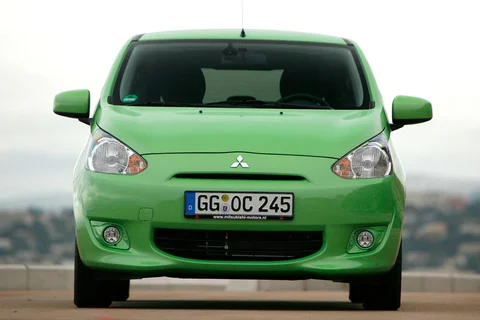 Mitsubishi Space Star 1.0 Entry 2013 view 5