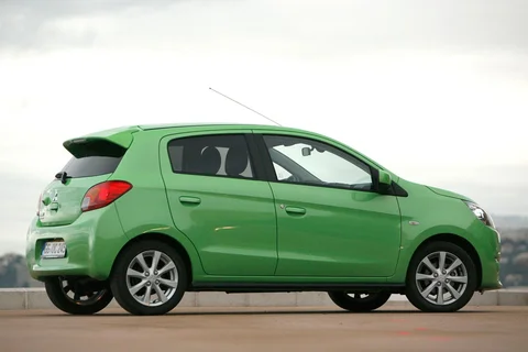 Mitsubishi Space Star 1.0 Entry 2013 view 8
