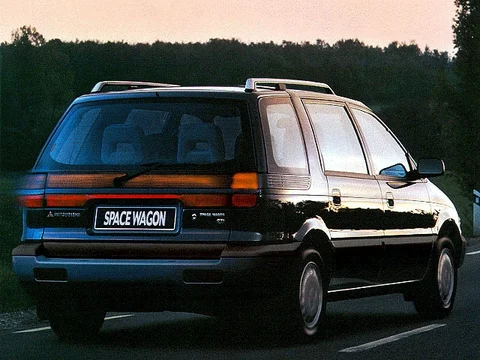 Mitsubishi Space Wagon 1.8 TD GLX 1991 view 2