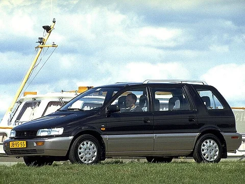 Mitsubishi Space Wagon 1.8 TD GLX 1991 view 3