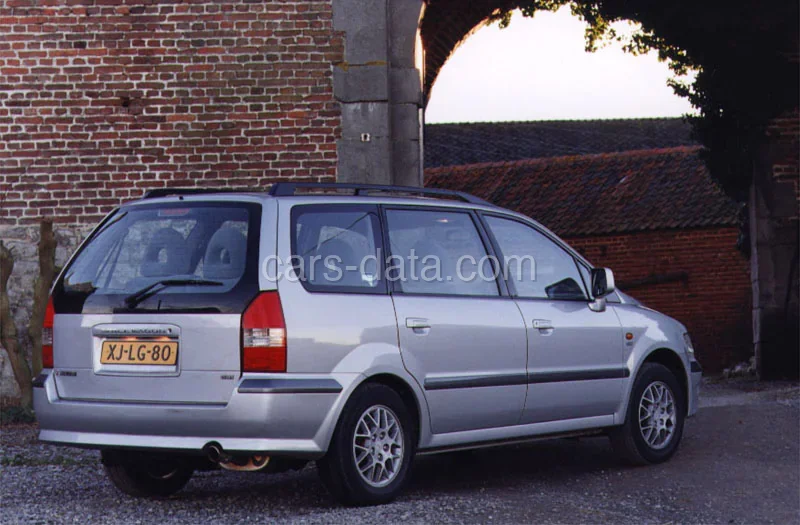 Mitsubishi Space Wagon 2.0 GLXi Base 2003 front view