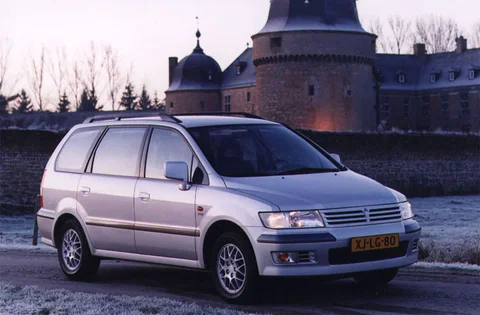 Mitsubishi Space Wagon 2.0 GLXi Base 2003 view 4