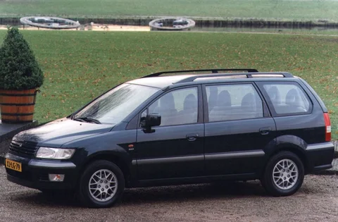 Mitsubishi Space Wagon 2.0 GLXi Base 2003 view 5