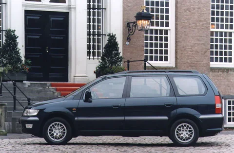 Mitsubishi Space Wagon 2.0 GLXi Base 2003 view 6