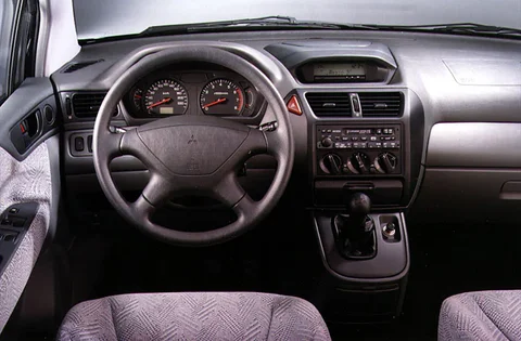 Mitsubishi Space Wagon 2.0 GLXi Base 2003 view 7