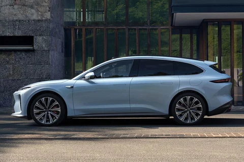 NIO ET5 Touring 100kWh 2023 view 2