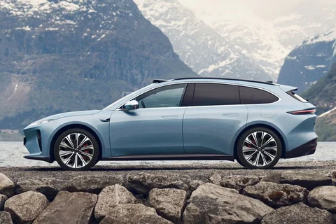 NIO ET5 Touring 100kWh 2023 view 4