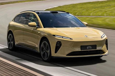 NIO ET5 Touring 100kWh 2023 view 9