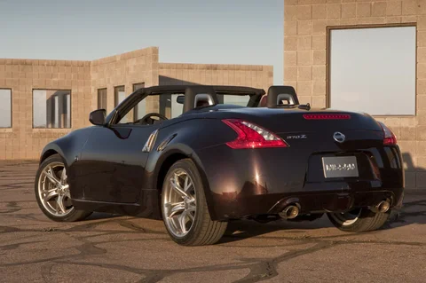 Nissan 370Z Roadster 2010 view 3