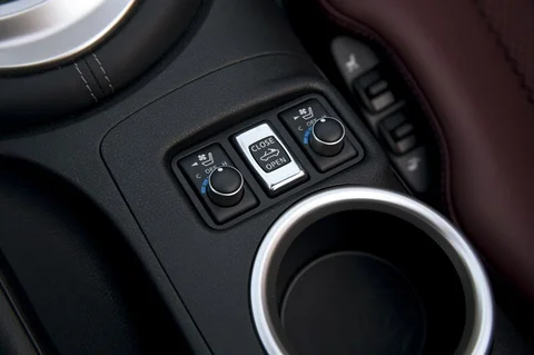 Nissan 370Z Roadster 2010 view 7