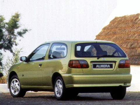 Nissan Almera 1.4 S 1995 view 4