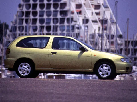 Nissan Almera 1.4 S 1995 view 2