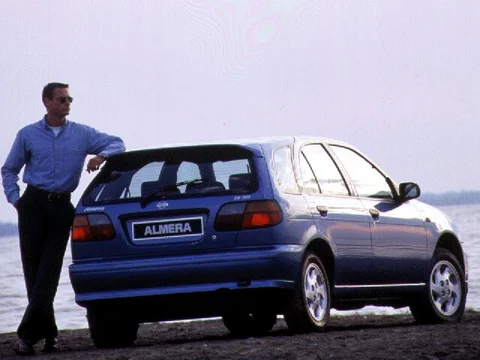 Nissan Almera 1.6 SR 1995 view 2