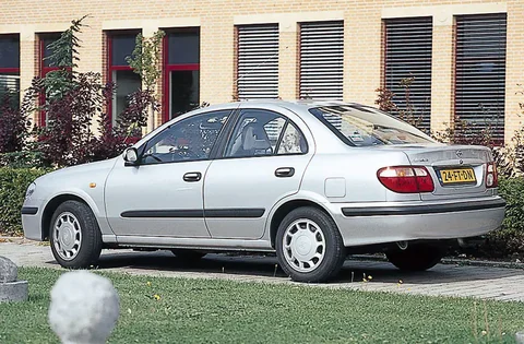 Nissan Almera 1.5 Luxury 2000 view 2