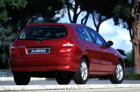 Nissan Almera 2.2 Di Elegance 2001 view 2
