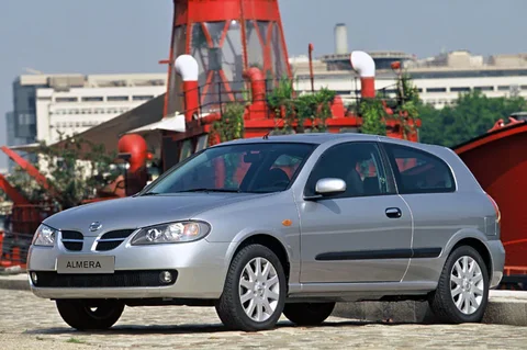 Nissan Almera 2002 front view