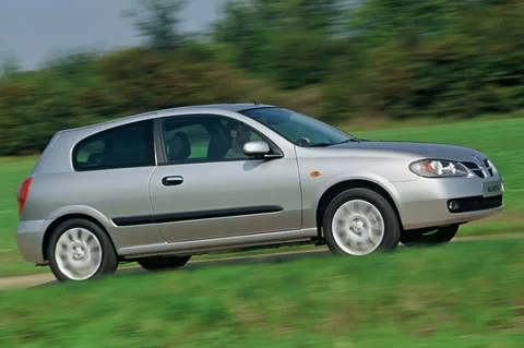 Nissan Almera 1.5 2002 view 7