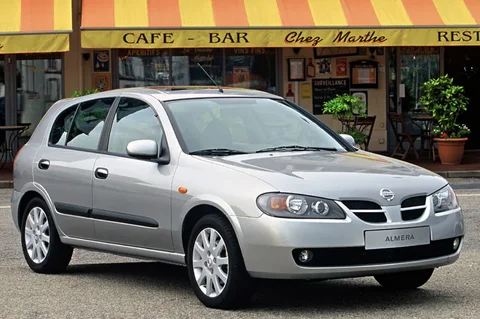 Nissan Almera 1.5 Acenta 2002 view 2
