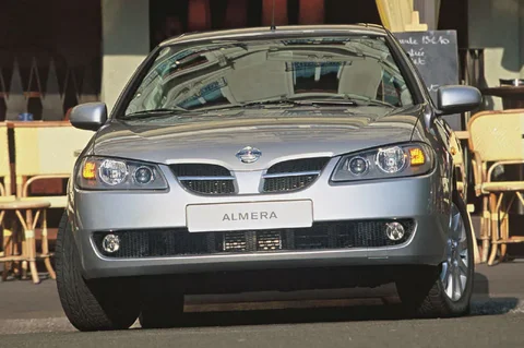 Nissan Almera 1.5 Acenta 2002 view 4