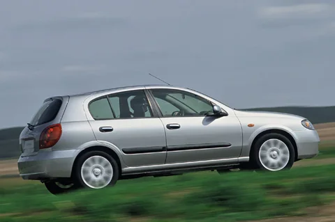Nissan Almera 1.5 Acenta 2002 view 6