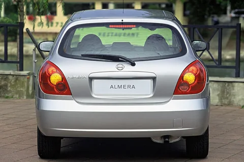 Nissan Almera 1.5 Acenta 2002 view 7